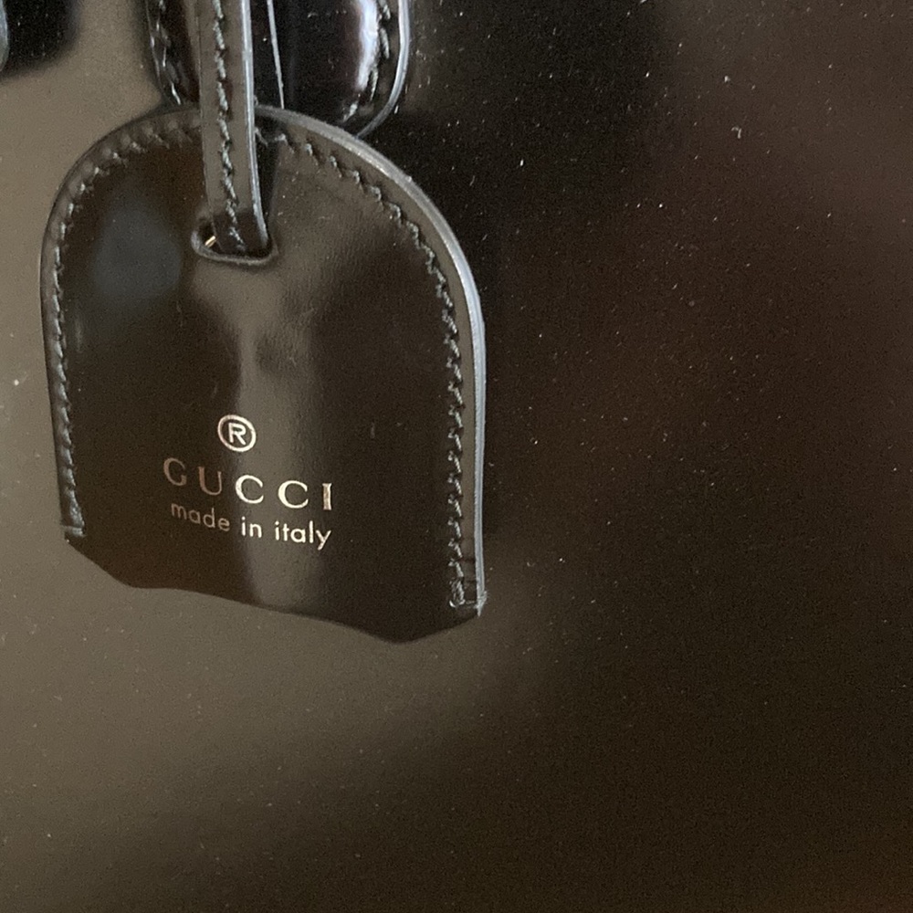 Black Gucci bag in very good condition. Absolutely gorgeous. - Picture 5 of 16